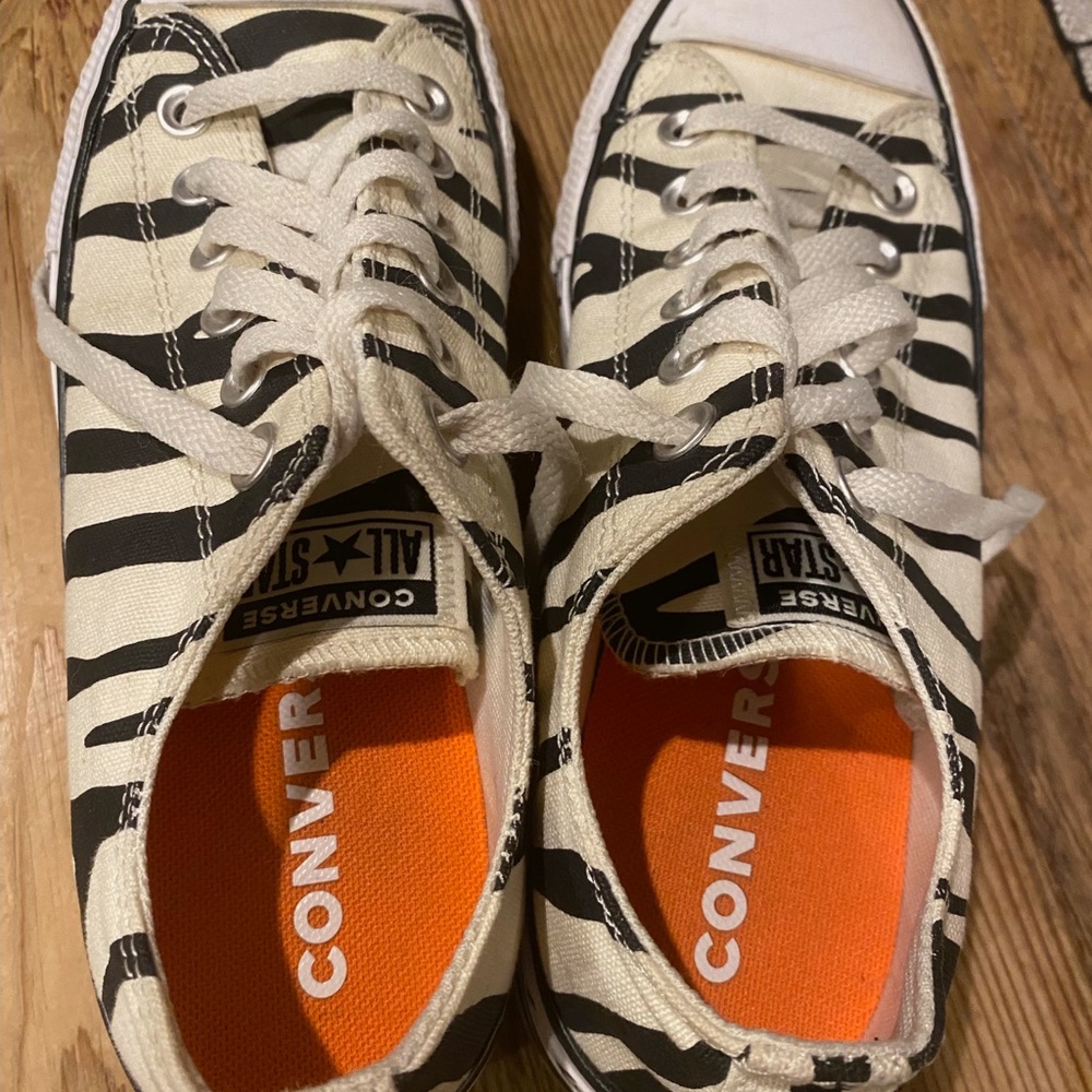 Converse low top platform zebra print sneakers